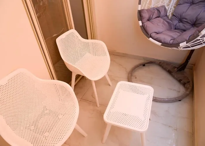 Sharton St Apartment
