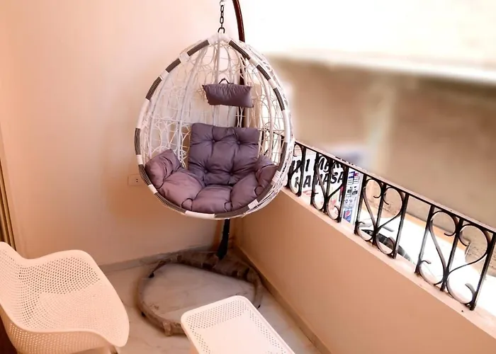 Sharton St Apartment *
