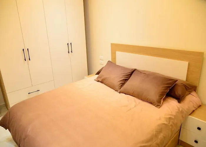 Apartment Sharton St *